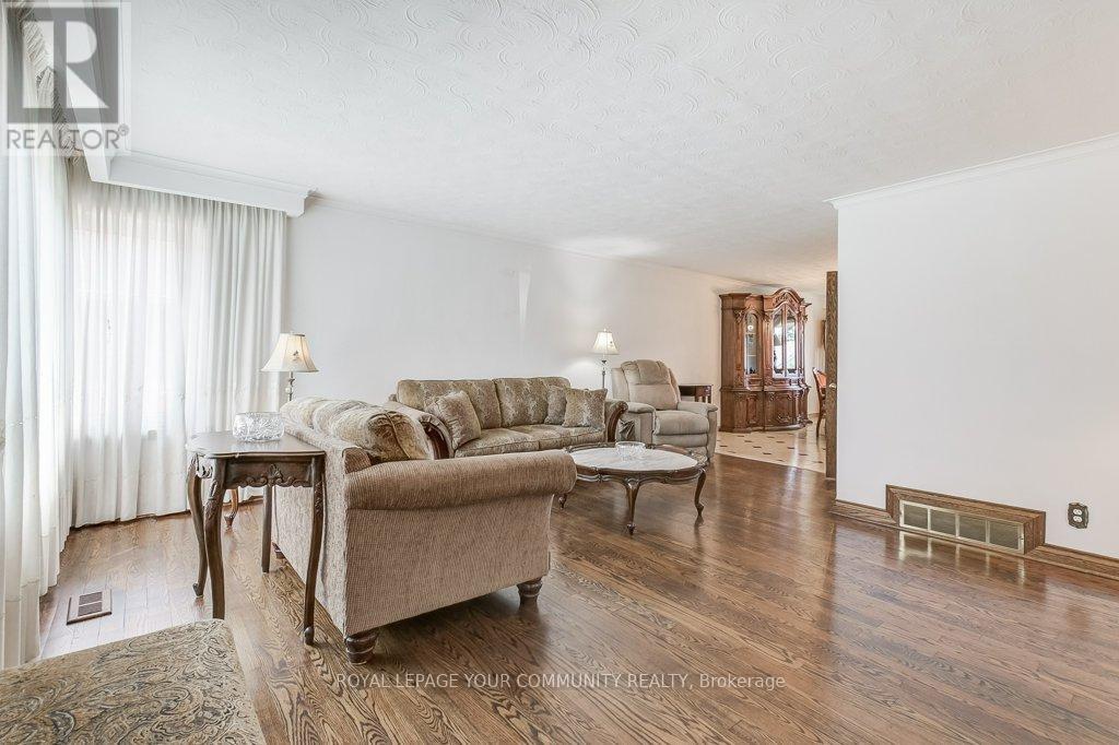 52 Whitburn Crescent, Toronto, Ontario  M3M 2S4 - Photo 6 - W12395869