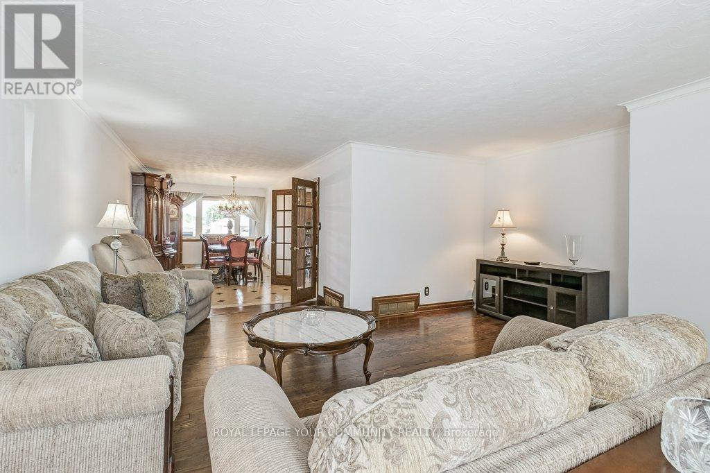 52 Whitburn Crescent, Toronto, Ontario  M3M 2S4 - Photo 7 - W12395869