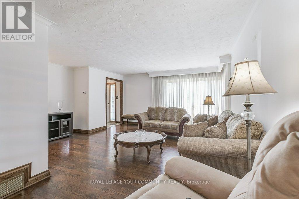 52 Whitburn Crescent, Toronto, Ontario  M3M 2S4 - Photo 8 - W12395869