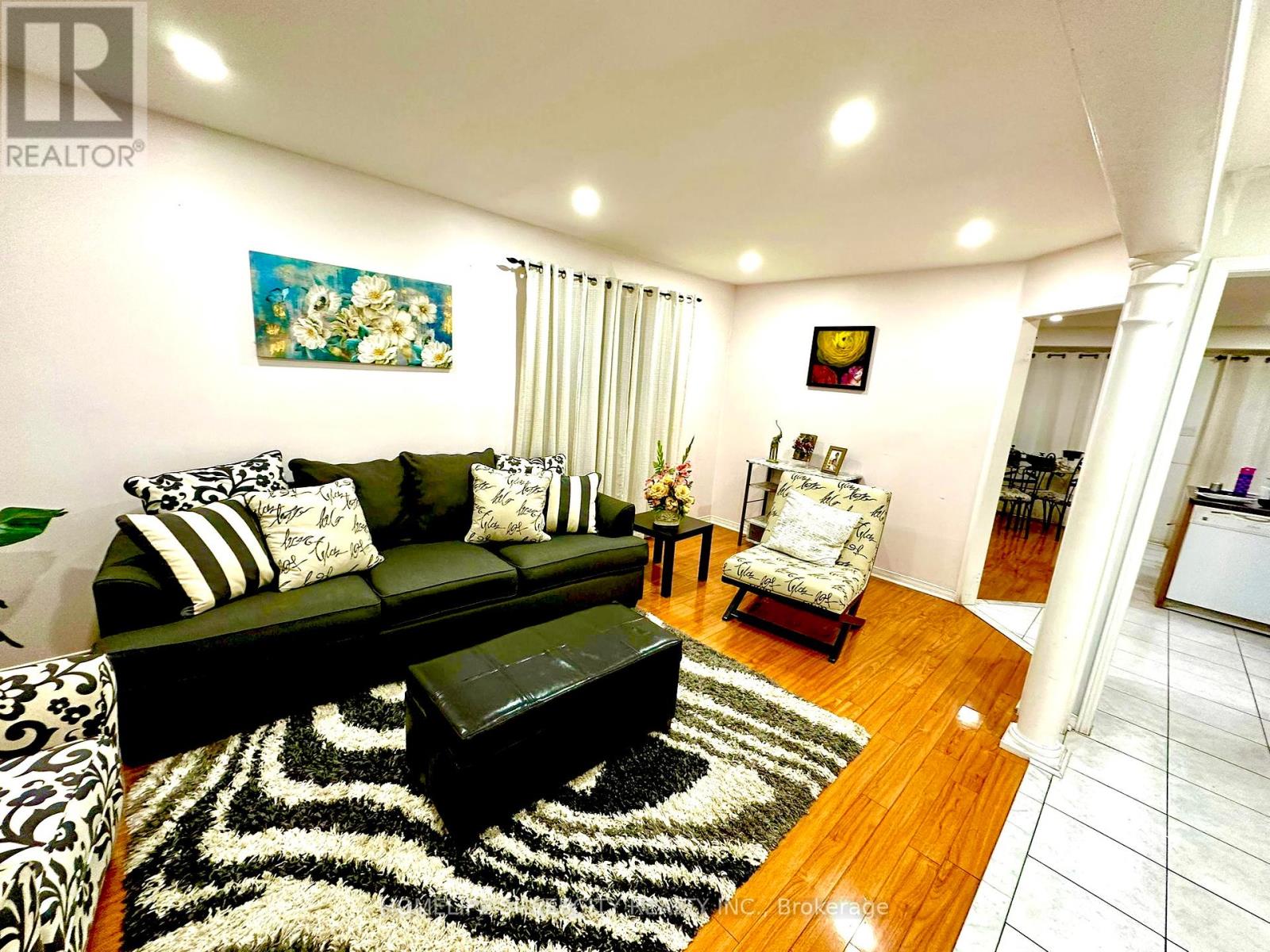88 Tumbleweed Trail, Brampton, Ontario  L6Y 4Z8 - Photo 4 - W12395875