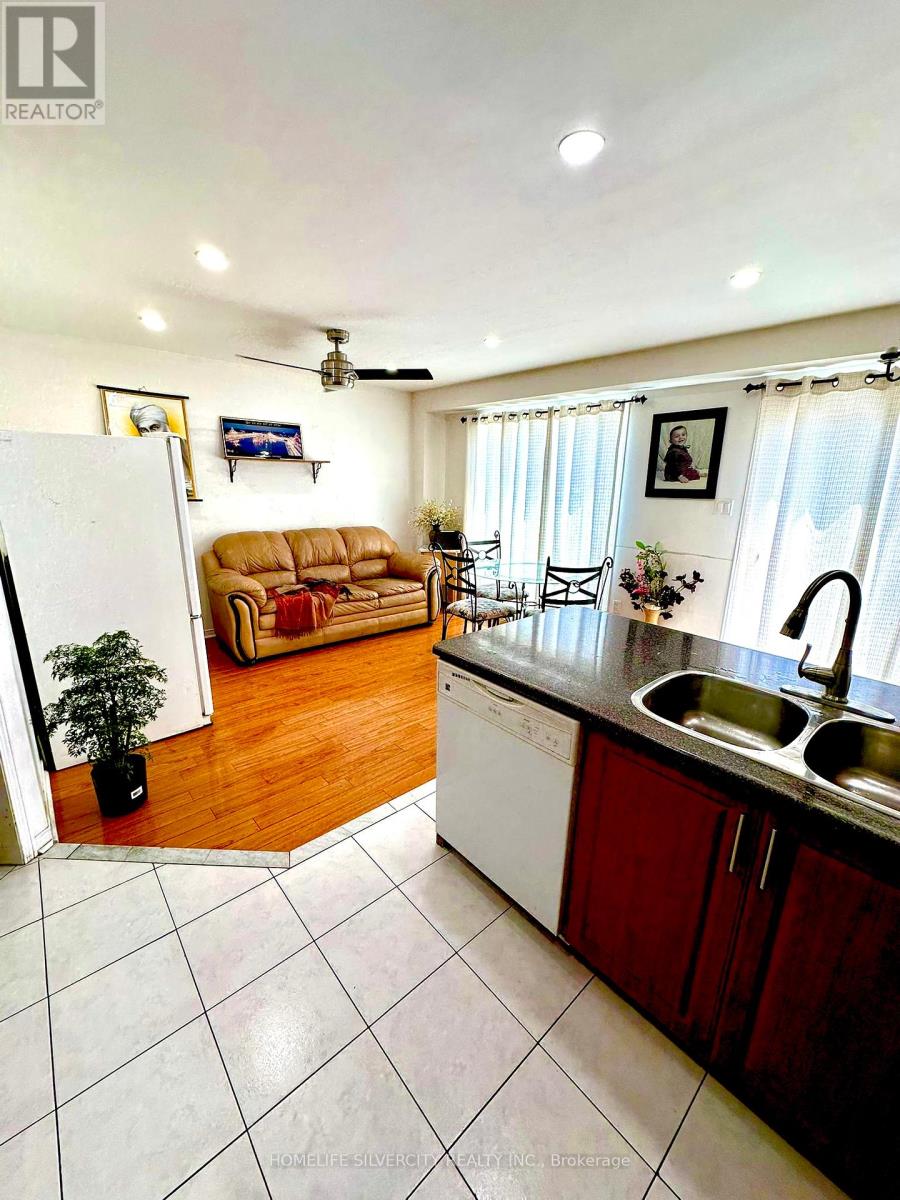 88 Tumbleweed Trail, Brampton, Ontario  L6Y 4Z8 - Photo 6 - W12395875