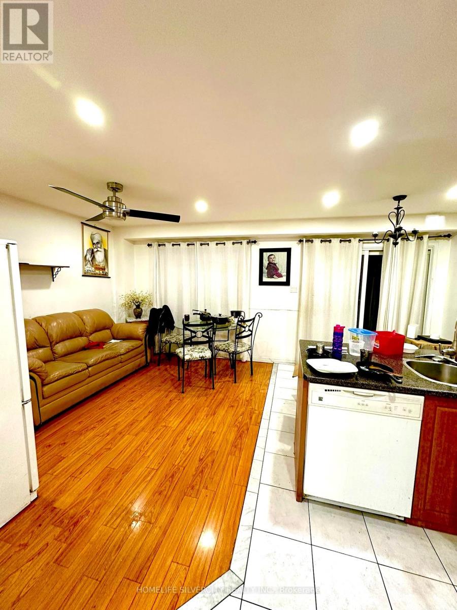 88 Tumbleweed Trail, Brampton, Ontario  L6Y 4Z8 - Photo 8 - W12395875
