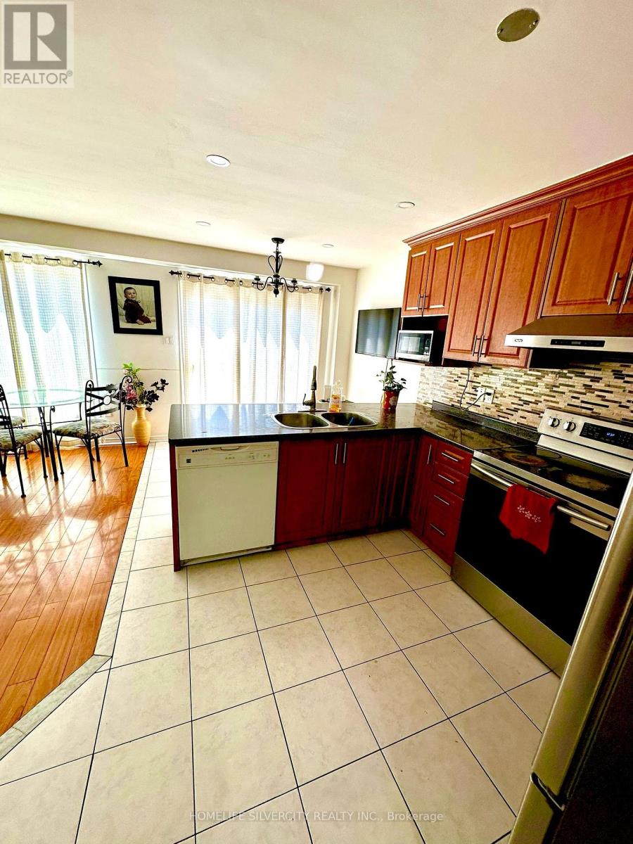 88 Tumbleweed Trail, Brampton, Ontario  L6Y 4Z8 - Photo 9 - W12395875