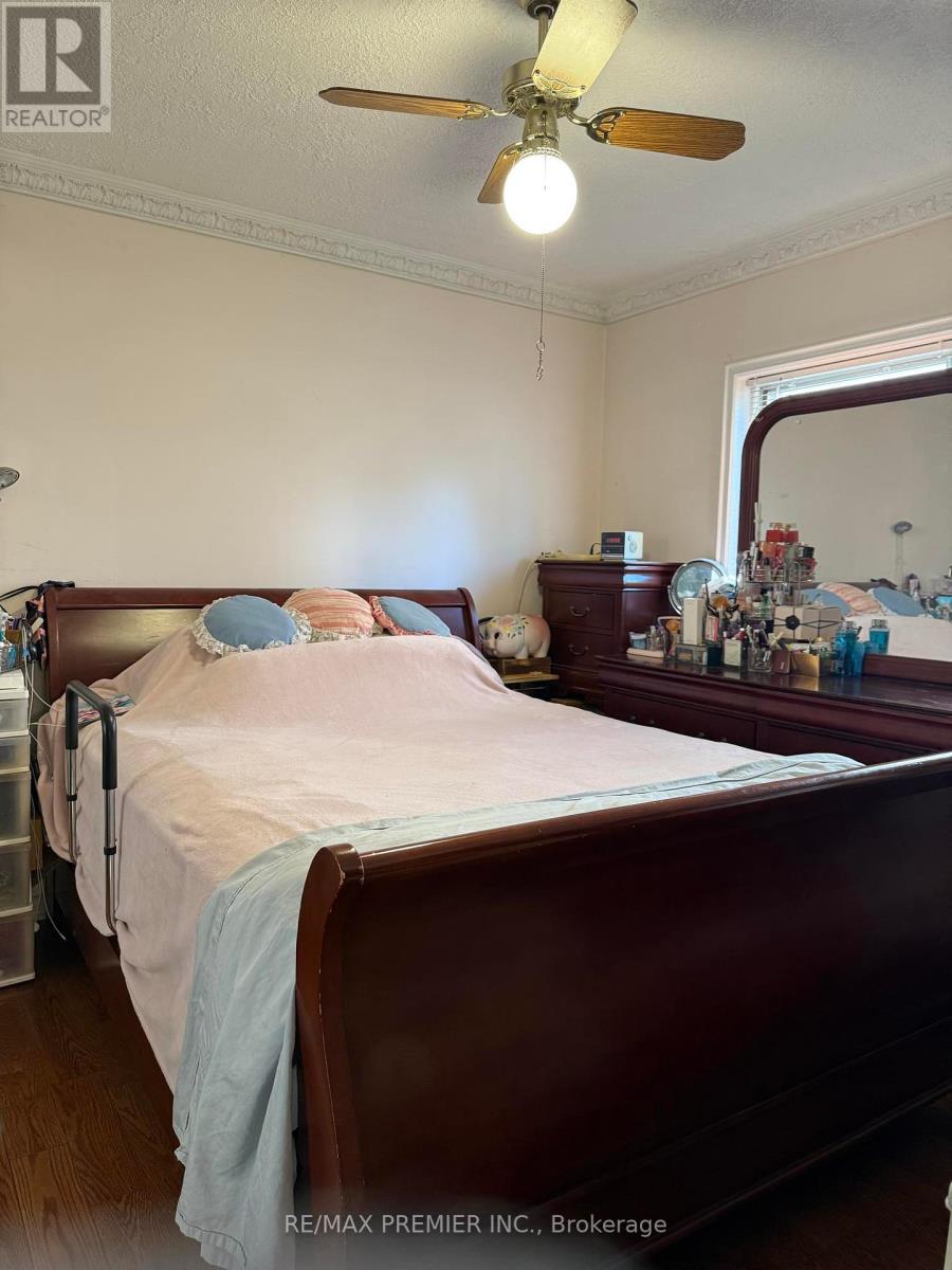 37 Dee Avenue, Toronto, Ontario  M9N 1S8 - Photo 6 - W12393081