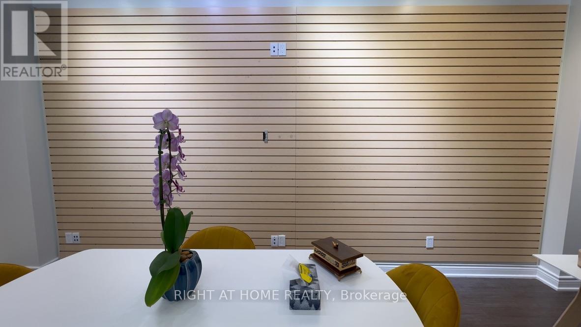 155 - 7181 Yonge Street, Markham, Ontario  L3T 0C7 - Photo 8 - N12395932