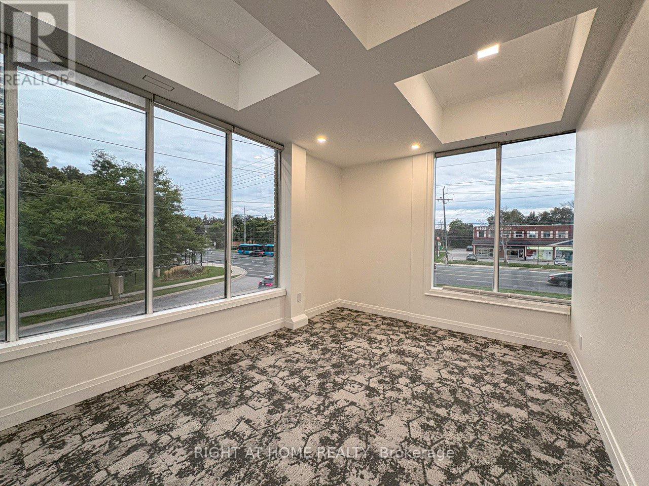 8119 Yonge Street, Markham, Ontario  L3T 2C6 - Photo 10 - N12395934