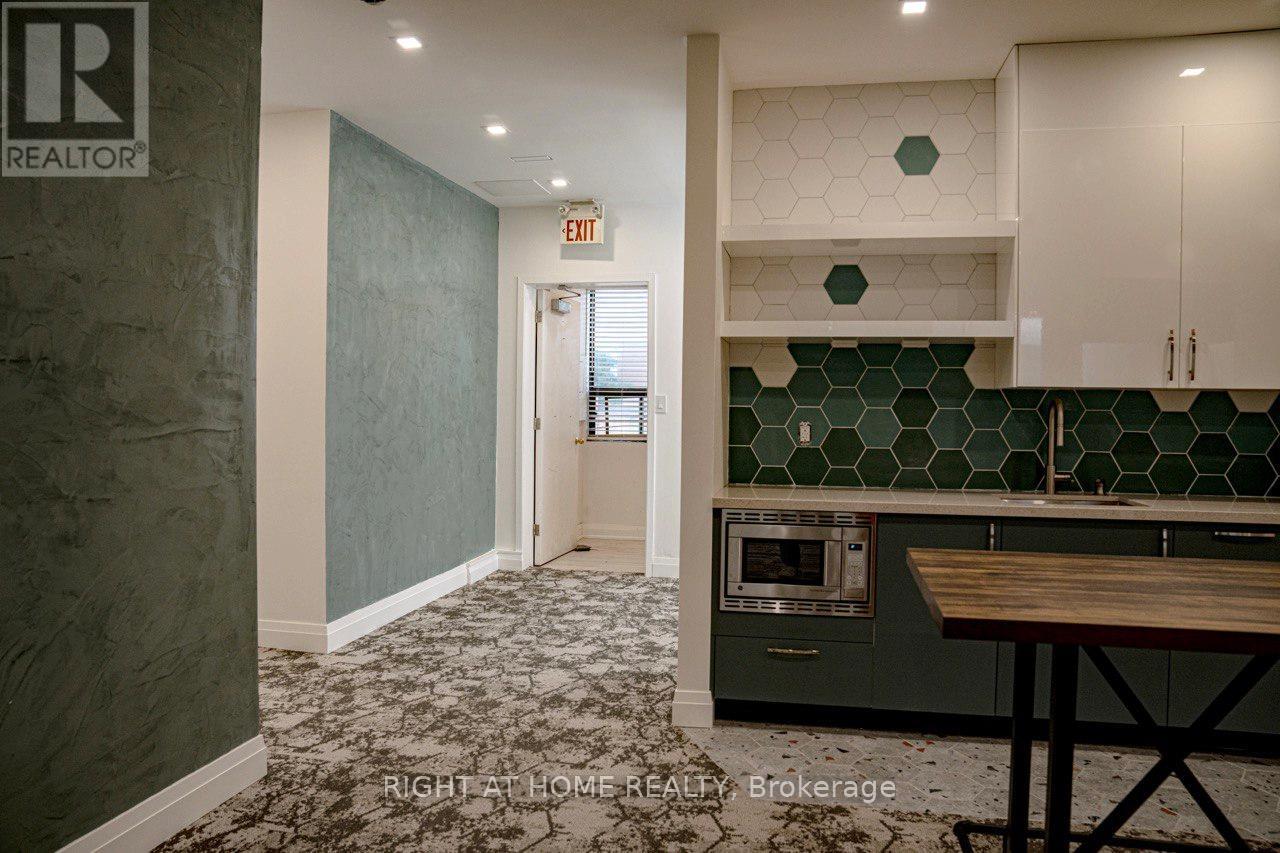 8119 Yonge Street, Markham, Ontario  L3T 2C6 - Photo 4 - N12395934