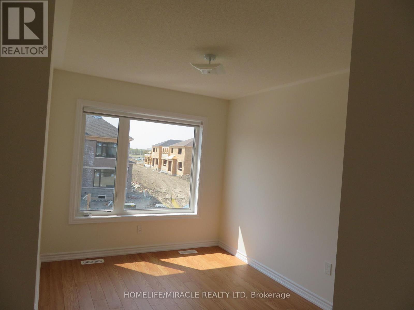 36 Valleybrook Road, Barrie, Ontario  L9J 0L5 - Photo 3 - S12395919