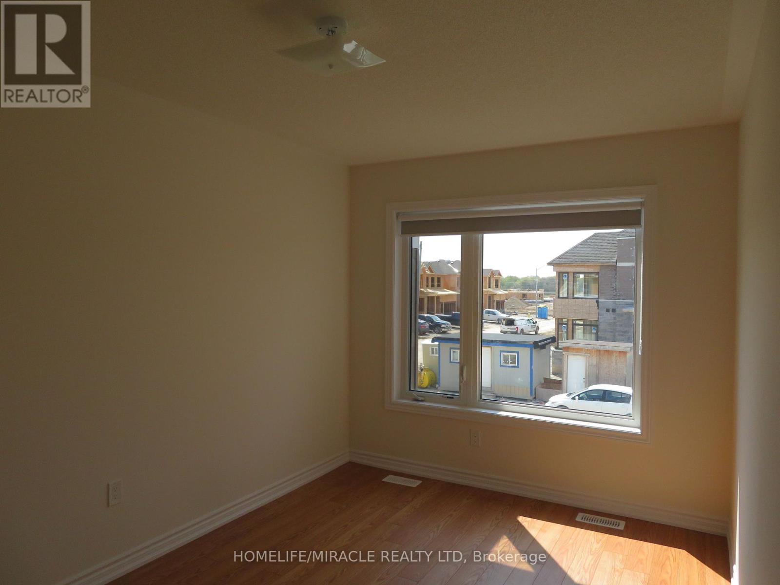 36 Valleybrook Road, Barrie, Ontario  L9J 0L5 - Photo 4 - S12395919
