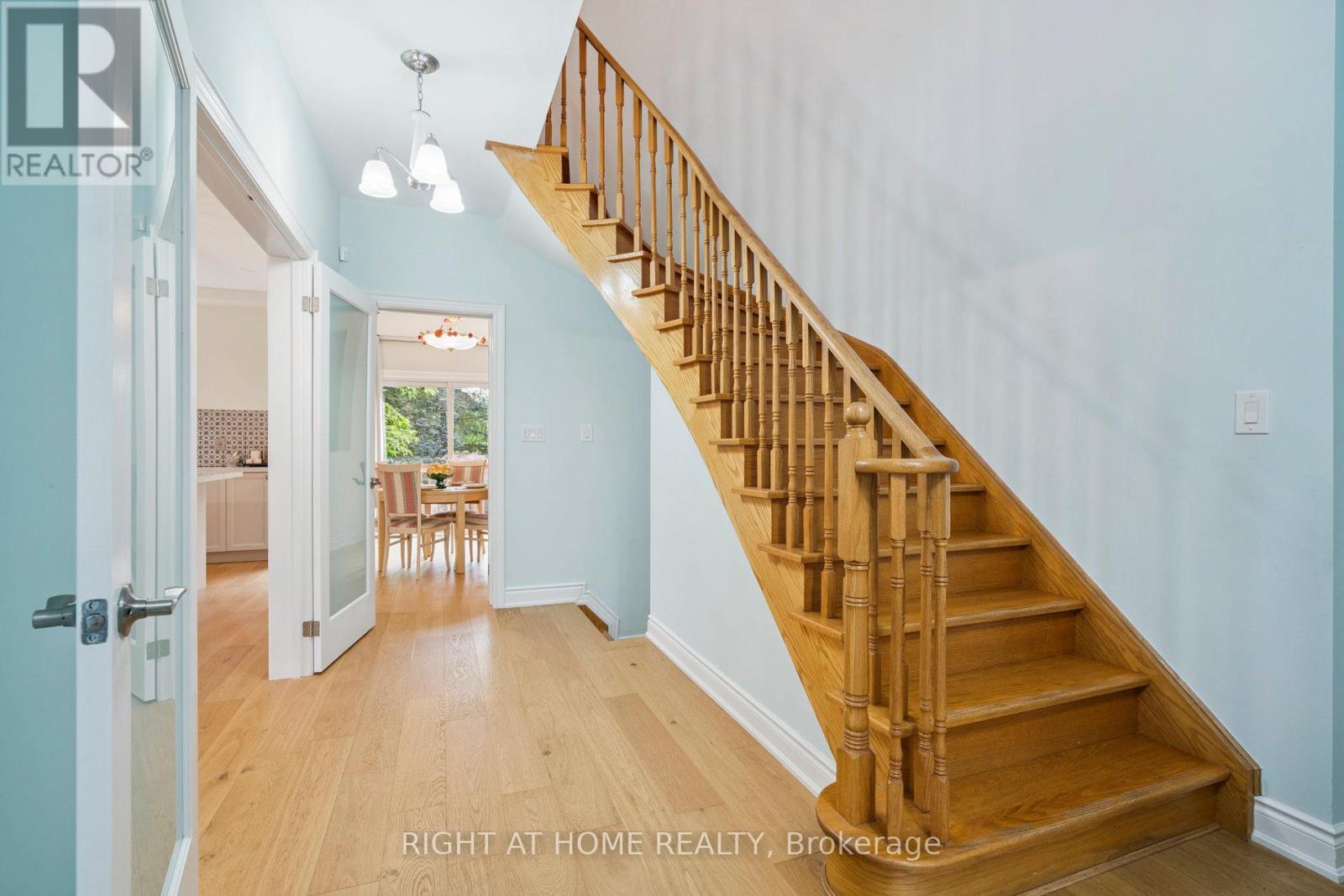 2322 Woodridge Way, Oakville (Wc Wedgewood Creek), Ontario  L6H 6S3 - Photo 17 - W12395884