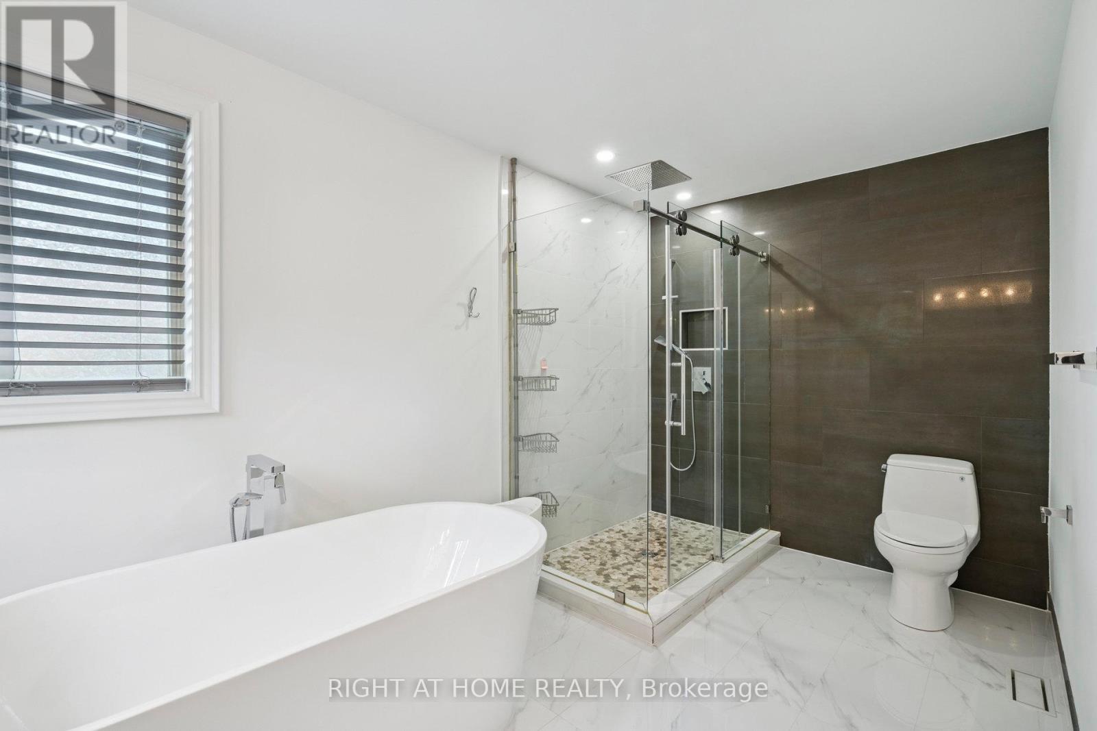 2322 Woodridge Way, Oakville (Wc Wedgewood Creek), Ontario  L6H 6S3 - Photo 23 - W12395884
