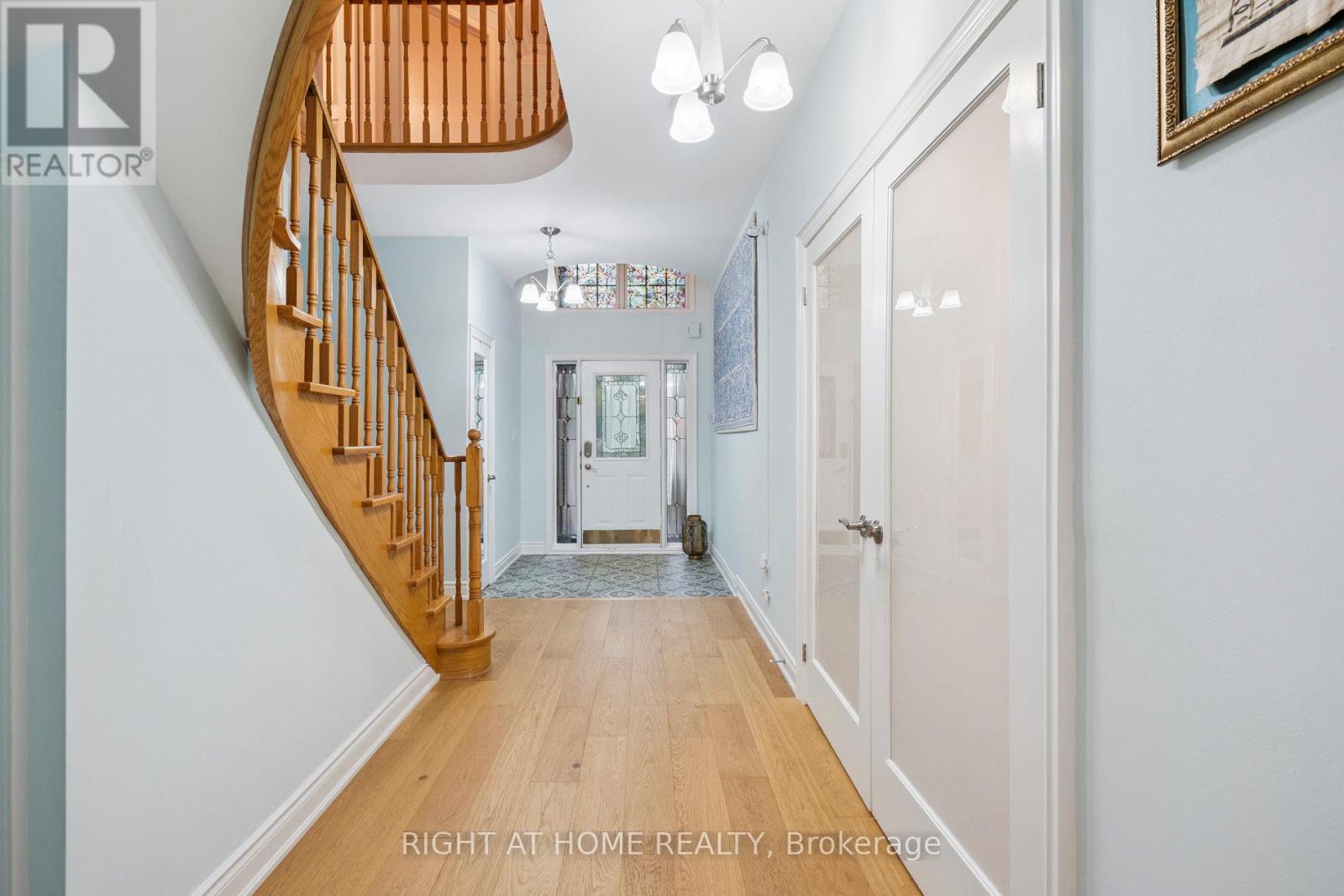 2322 Woodridge Way, Oakville (Wc Wedgewood Creek), Ontario  L6H 6S3 - Photo 5 - W12395884