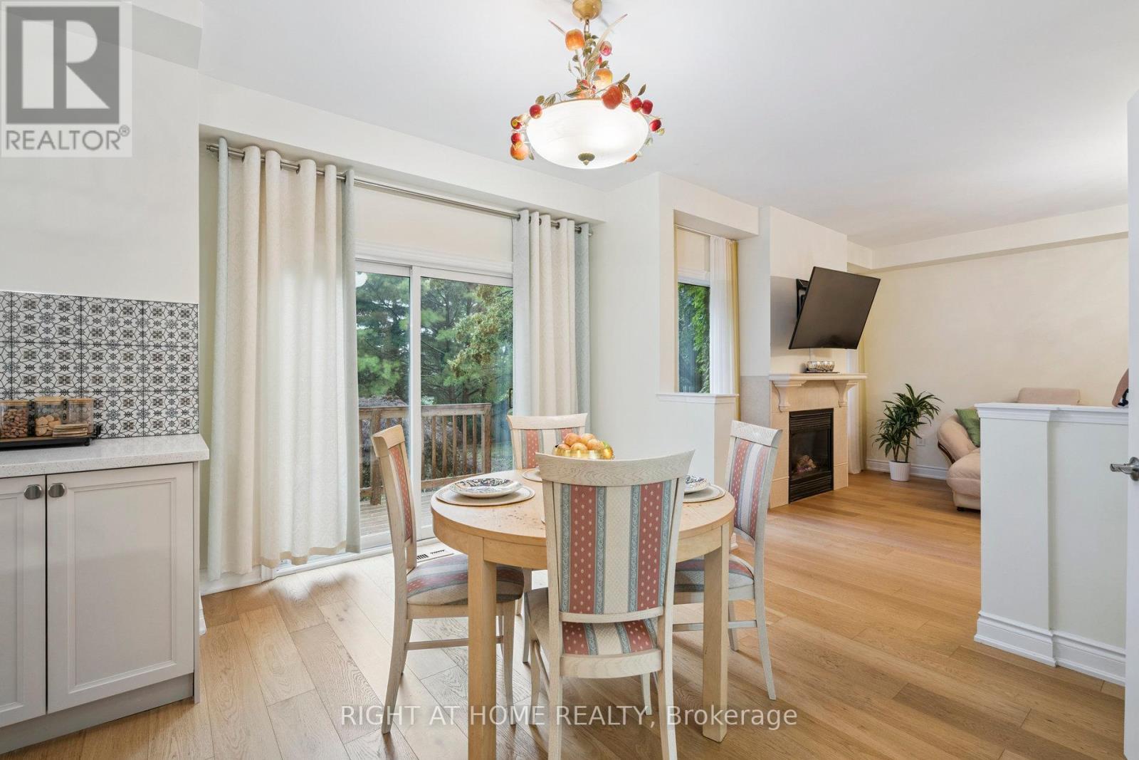 2322 Woodridge Way, Oakville (Wc Wedgewood Creek), Ontario  L6H 6S3 - Photo 7 - W12395884