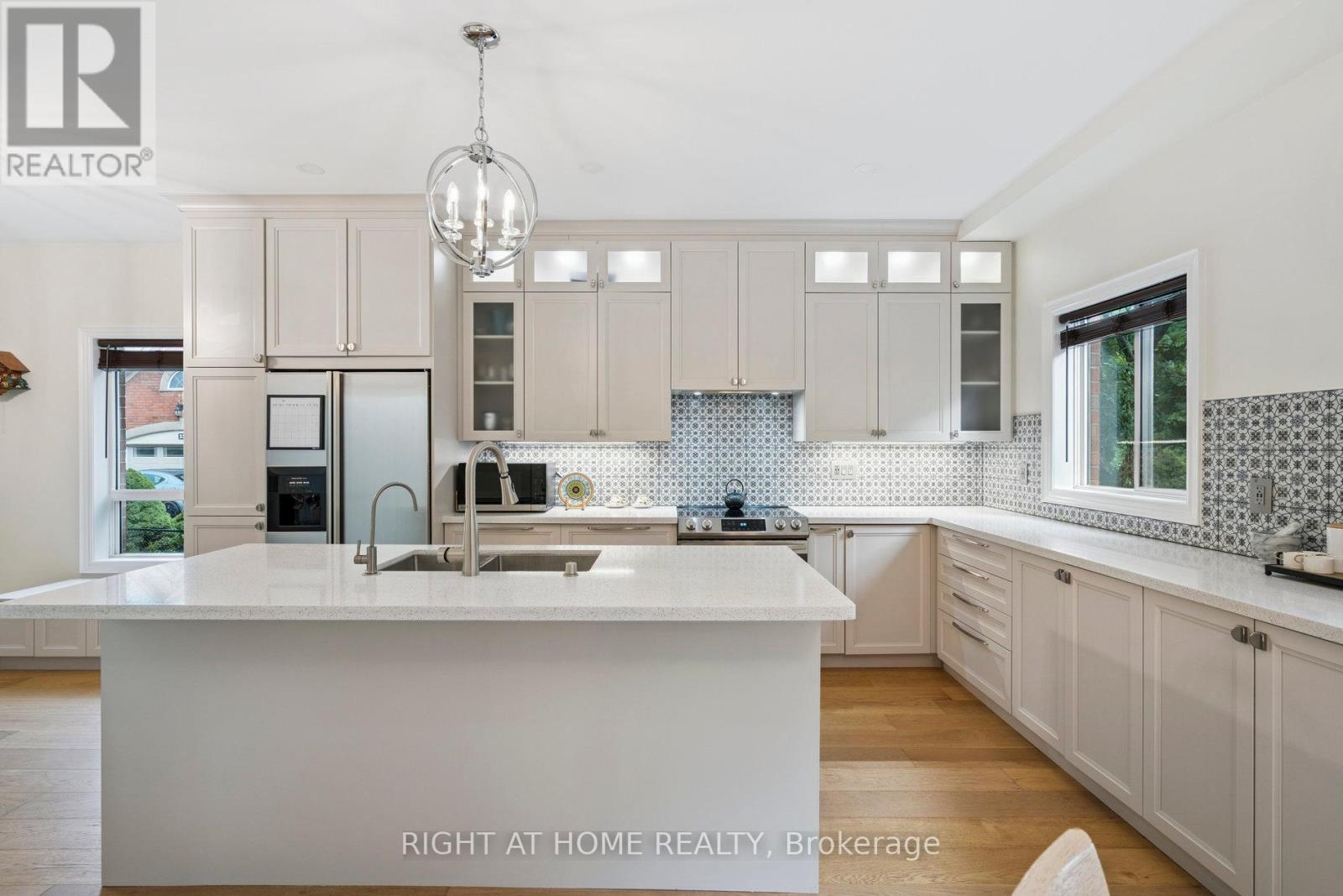 2322 Woodridge Way, Oakville (Wc Wedgewood Creek), Ontario  L6H 6S3 - Photo 9 - W12395884