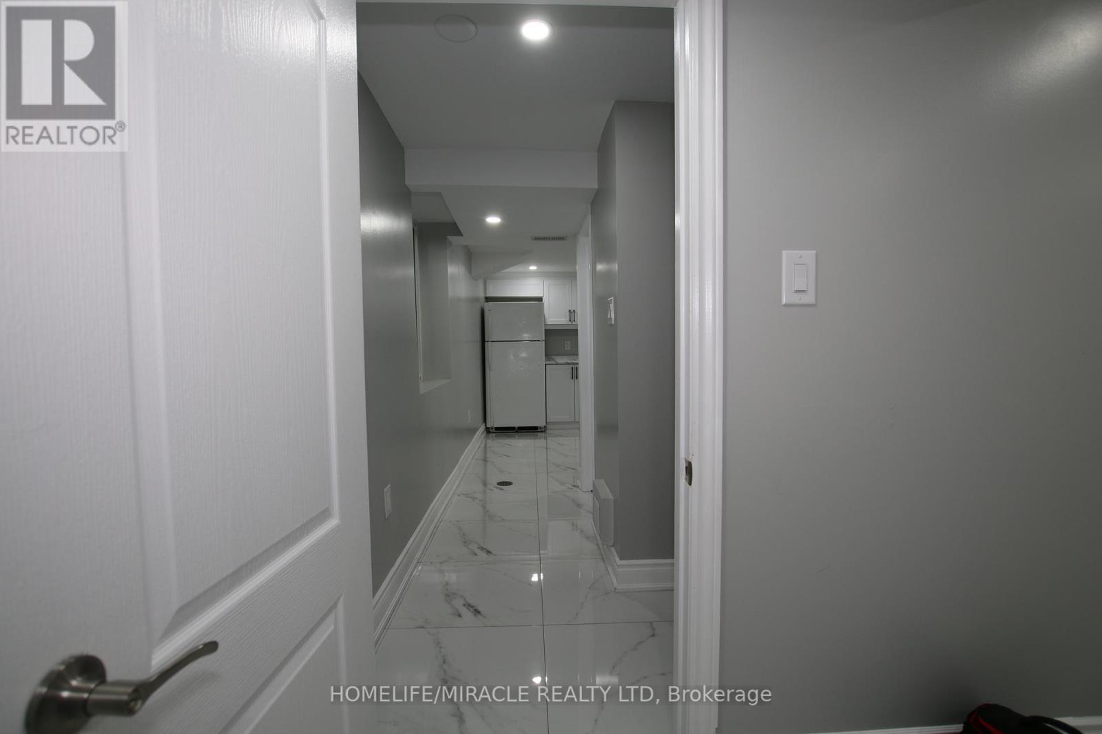 3 Gatsby Square, Brampton, Ontario  L6S 2H4 - Photo 12 - W12395898