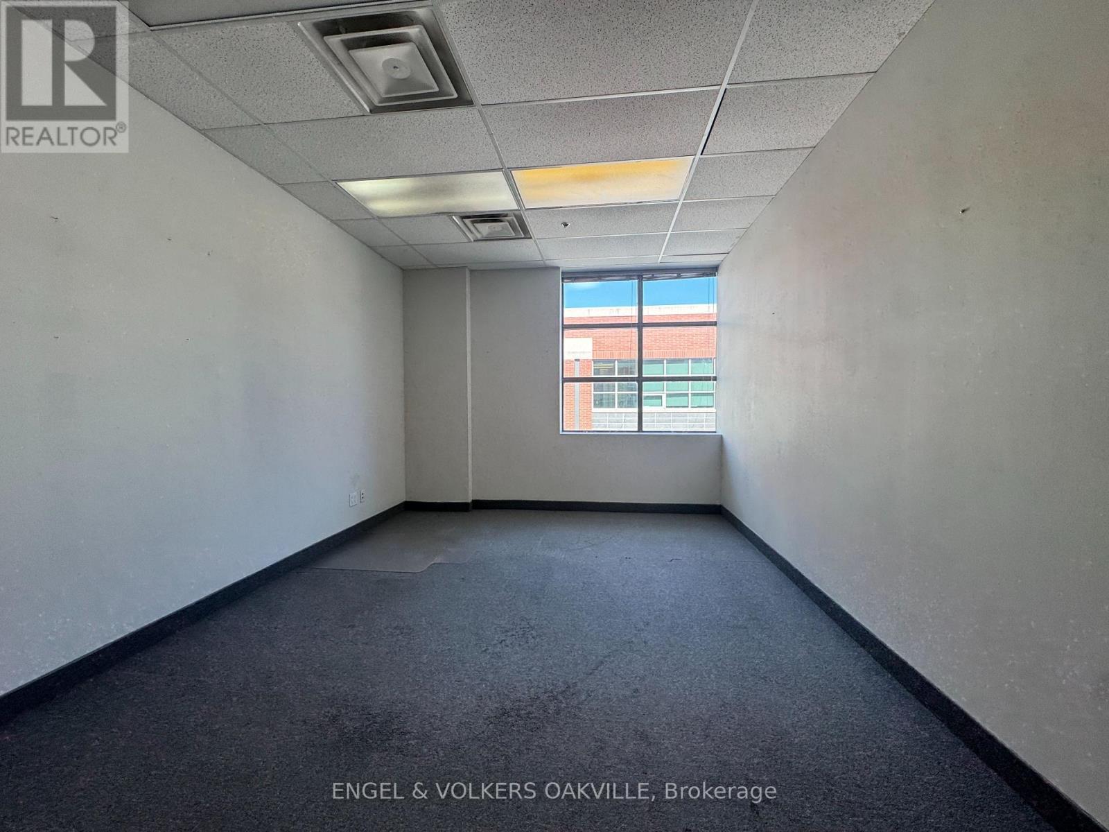 203 - 125 Lakeshore Road E, Mississauga, Ontario  L5G 1E5 - Photo 6 - W12395911