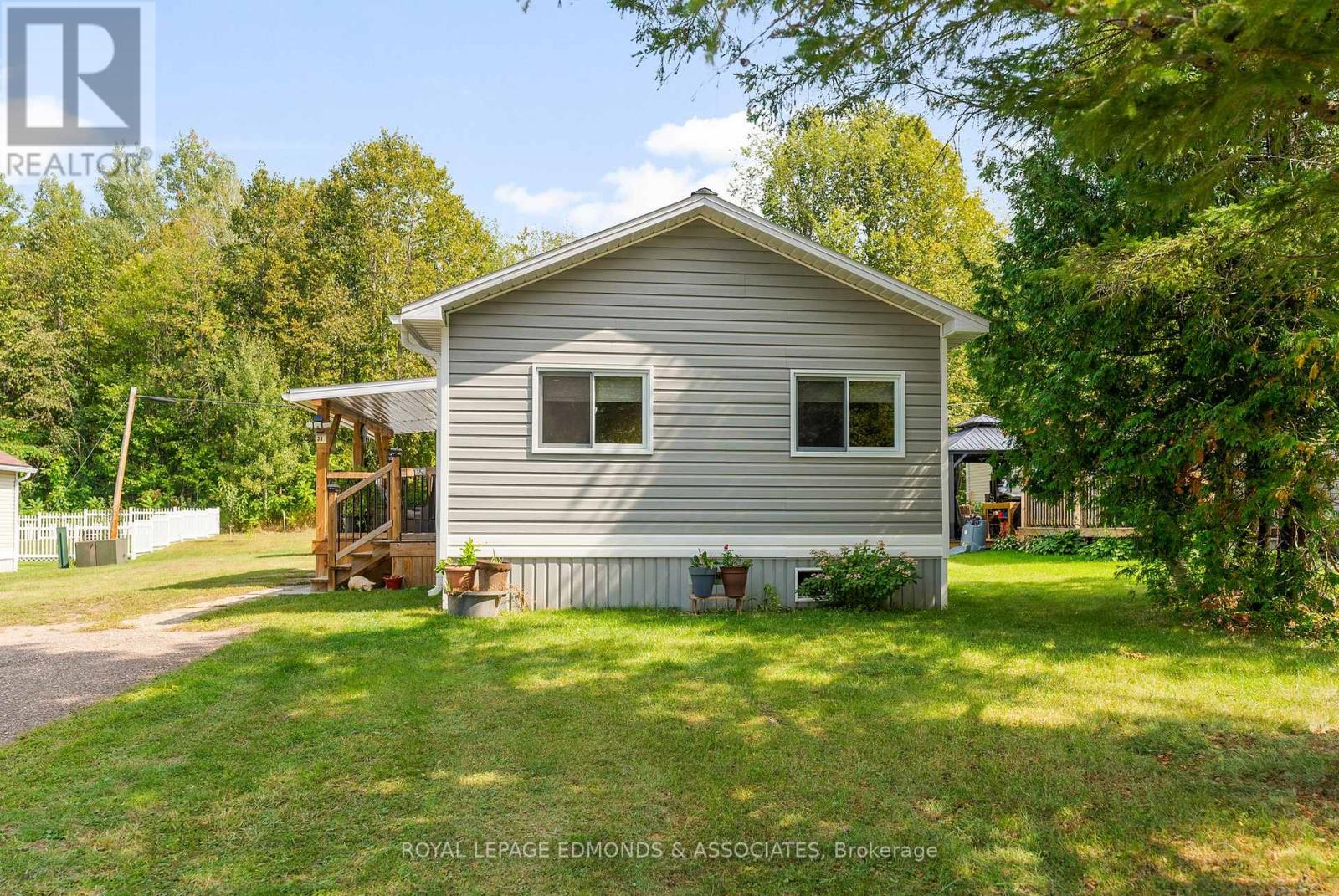 33 Robert Colin Lane, Whitewater Region, Ontario  K0J 1K0 - Photo 1 - X12395943