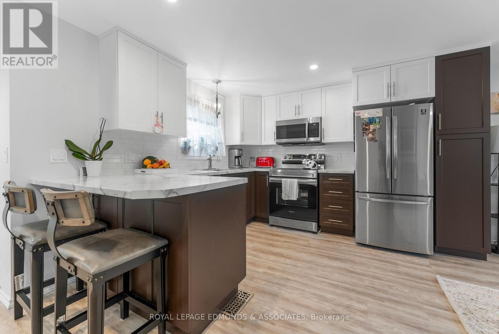 33 Robert Colin Lane, Whitewater Region, Ontario  K0J 1K0 - Photo 10 - X12395943