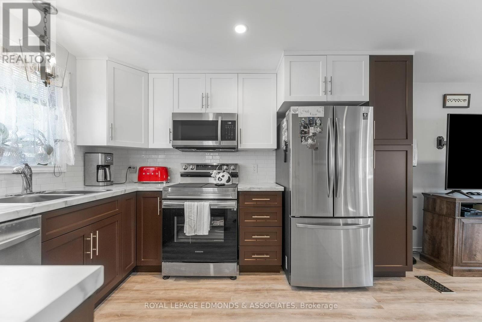 33 Robert Colin Lane, Whitewater Region, Ontario  K0J 1K0 - Photo 11 - X12395943