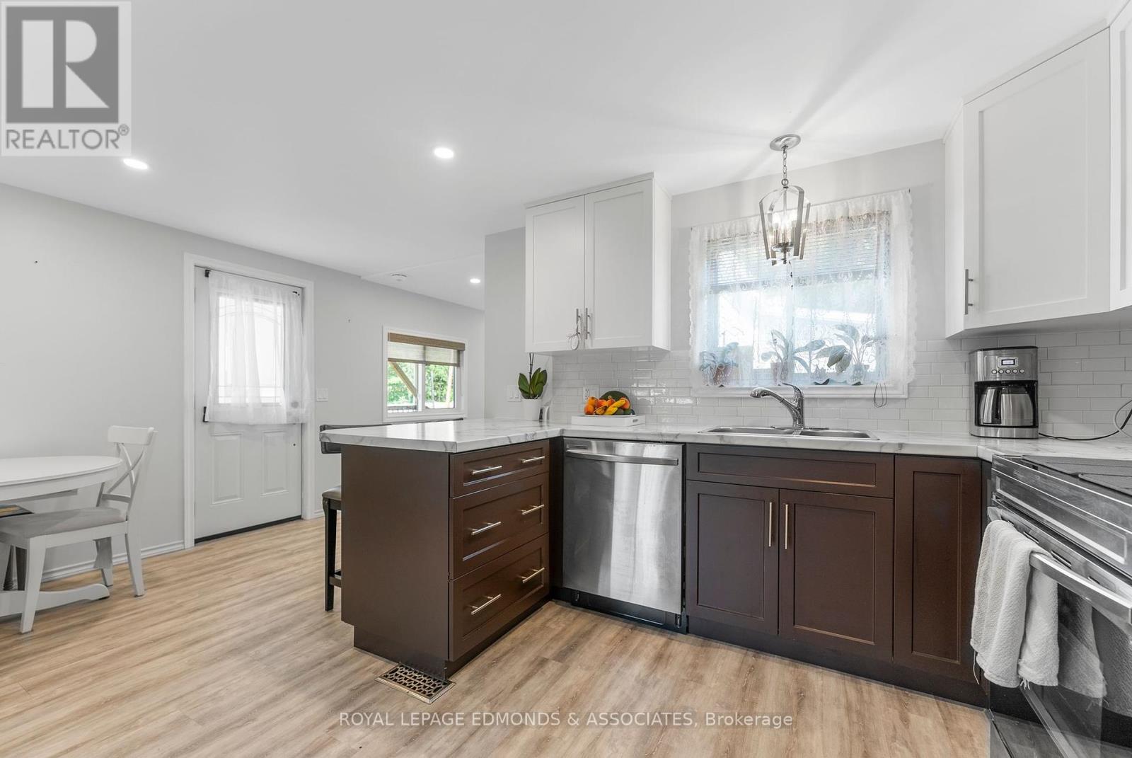 33 Robert Colin Lane, Whitewater Region, Ontario  K0J 1K0 - Photo 13 - X12395943