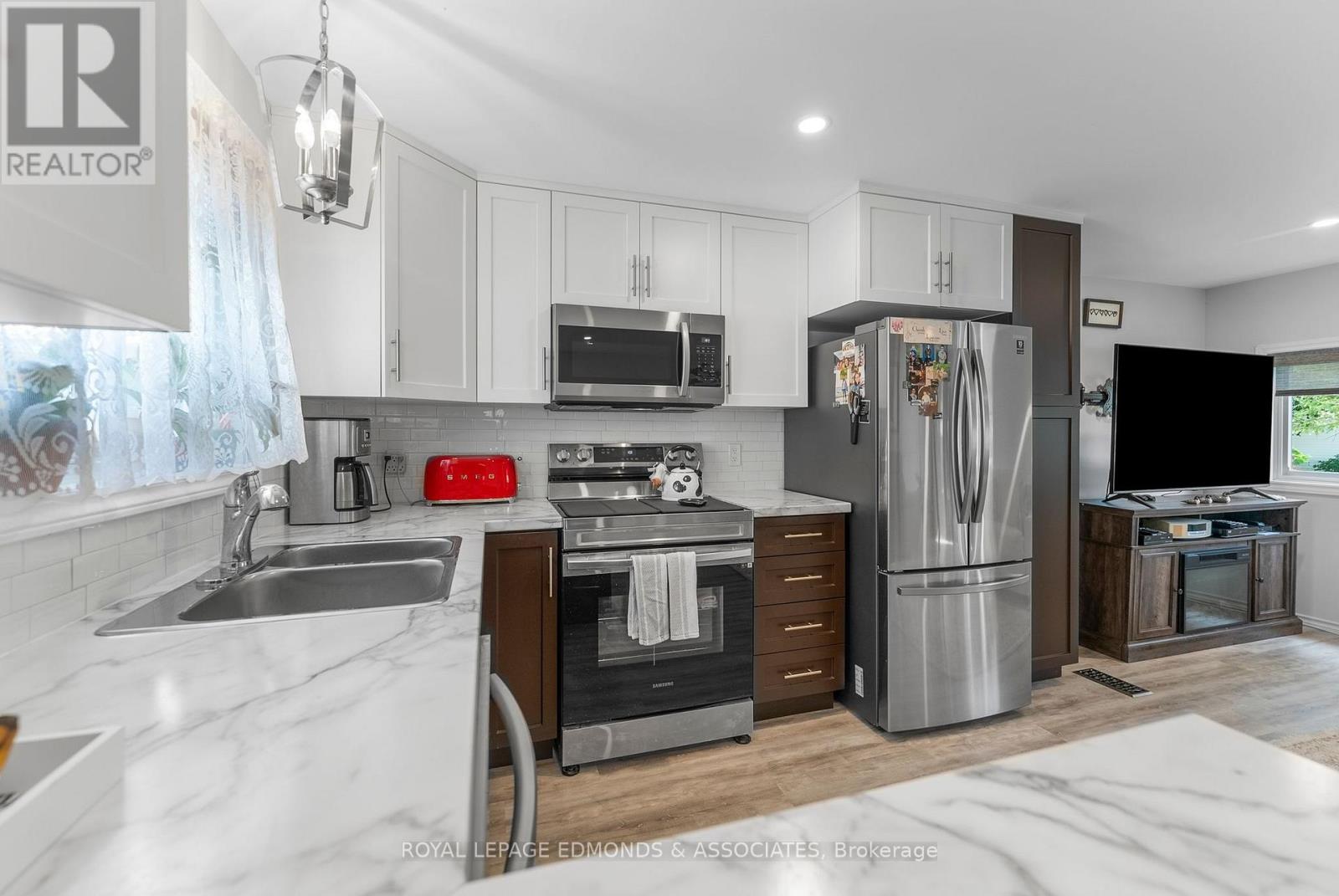 33 Robert Colin Lane, Whitewater Region, Ontario  K0J 1K0 - Photo 14 - X12395943