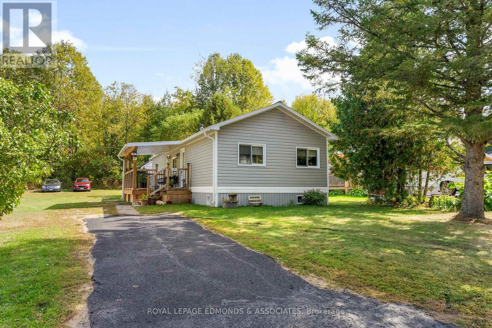 33 Robert Colin Lane, Whitewater Region, Ontario  K0J 1K0 - Photo 2 - X12395943