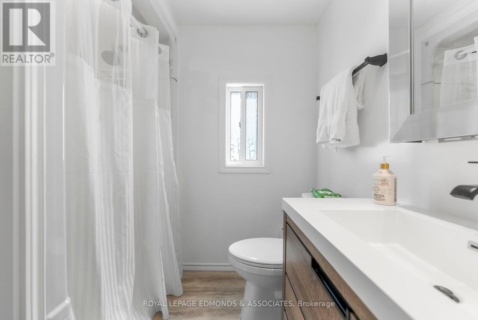 33 Robert Colin Lane, Whitewater Region, Ontario  K0J 1K0 - Photo 22 - X12395943