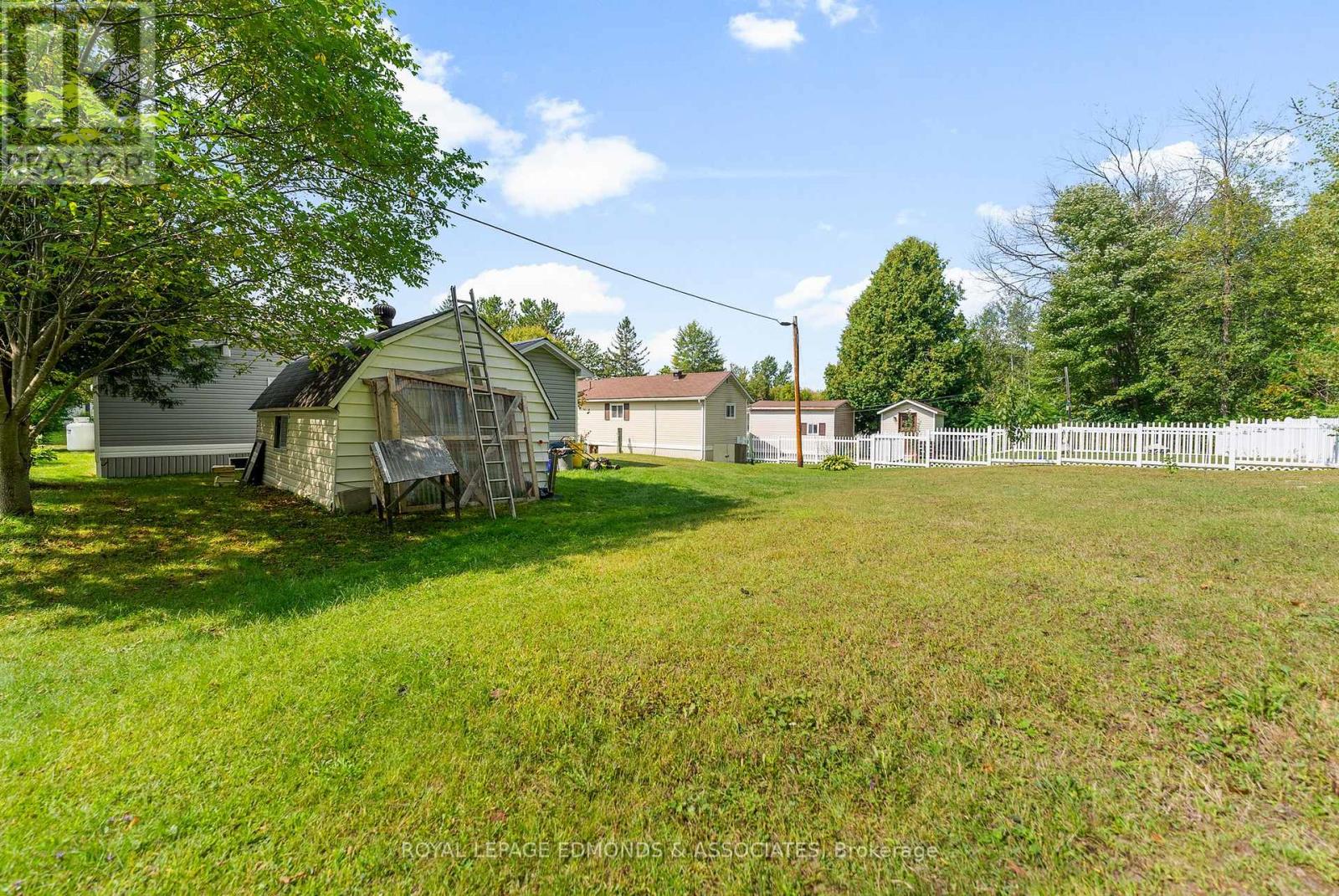 33 Robert Colin Lane, Whitewater Region, Ontario  K0J 1K0 - Photo 23 - X12395943