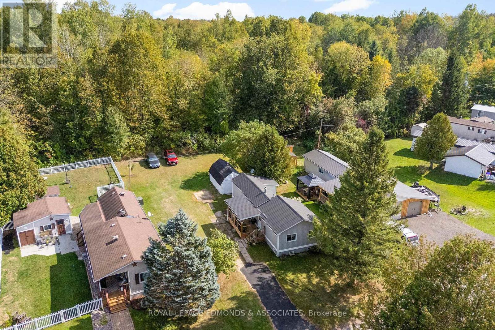 33 Robert Colin Lane, Whitewater Region, Ontario  K0J 1K0 - Photo 25 - X12395943