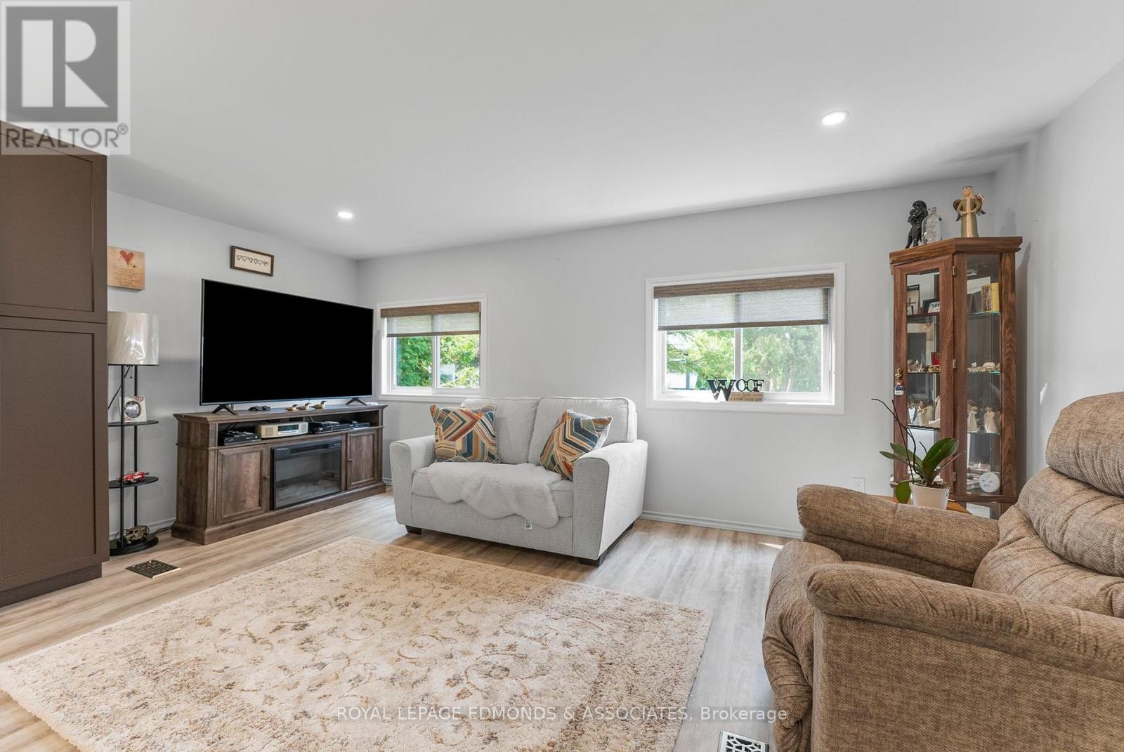 33 Robert Colin Lane, Whitewater Region, Ontario  K0J 1K0 - Photo 4 - X12395943