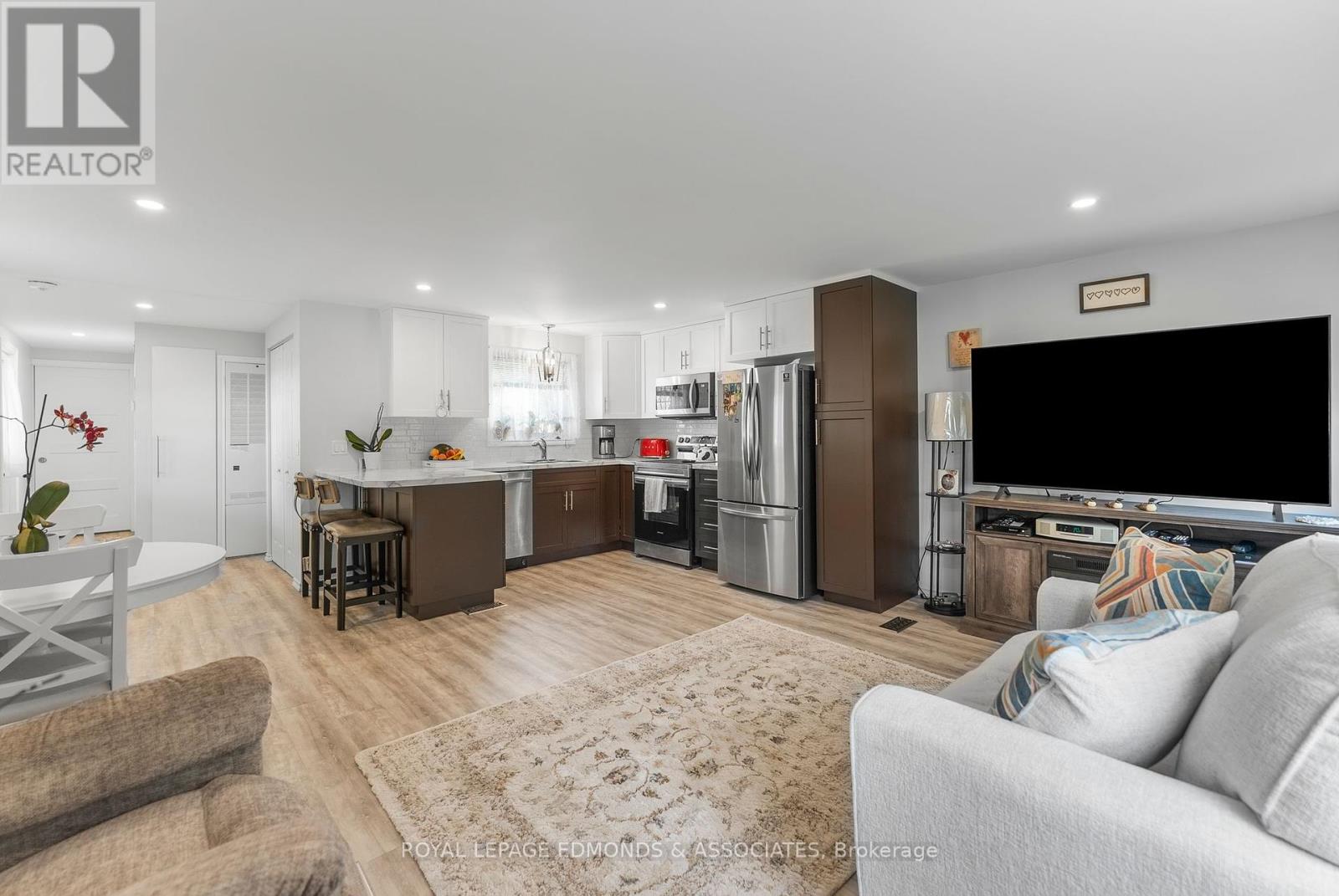 33 Robert Colin Lane, Whitewater Region, Ontario  K0J 1K0 - Photo 6 - X12395943