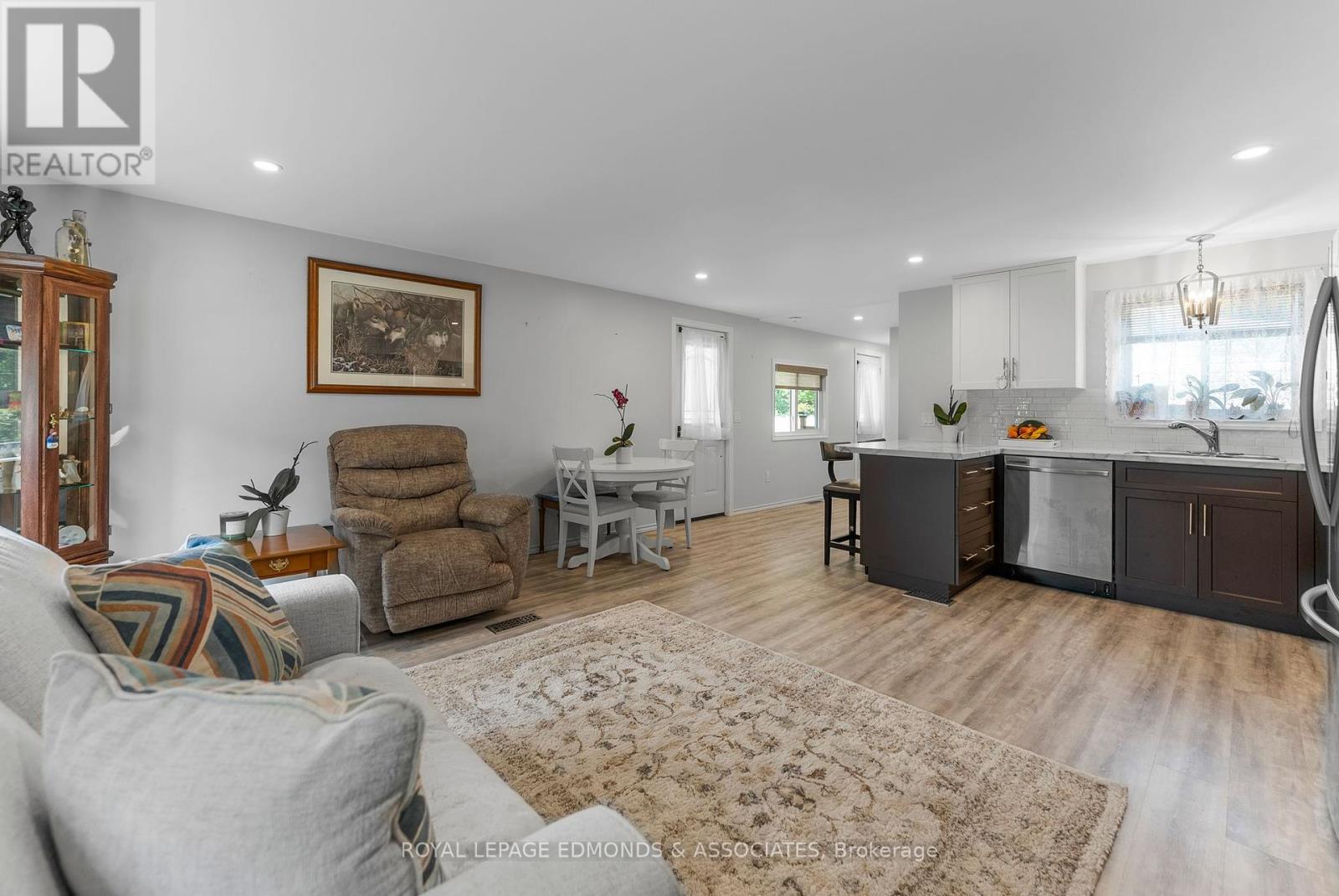 33 Robert Colin Lane, Whitewater Region, Ontario  K0J 1K0 - Photo 7 - X12395943