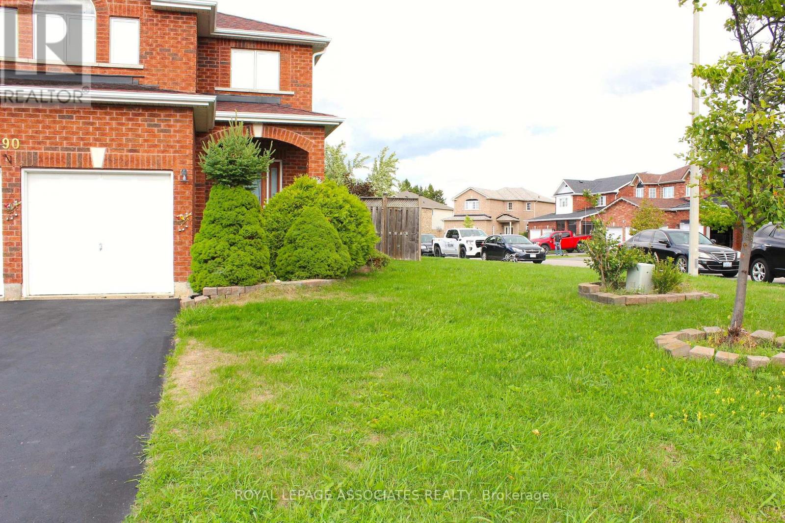 90 Sweetnam Drive, Kawartha Lakes, Ontario  K9V 4R2 - Photo 3 - X12395885