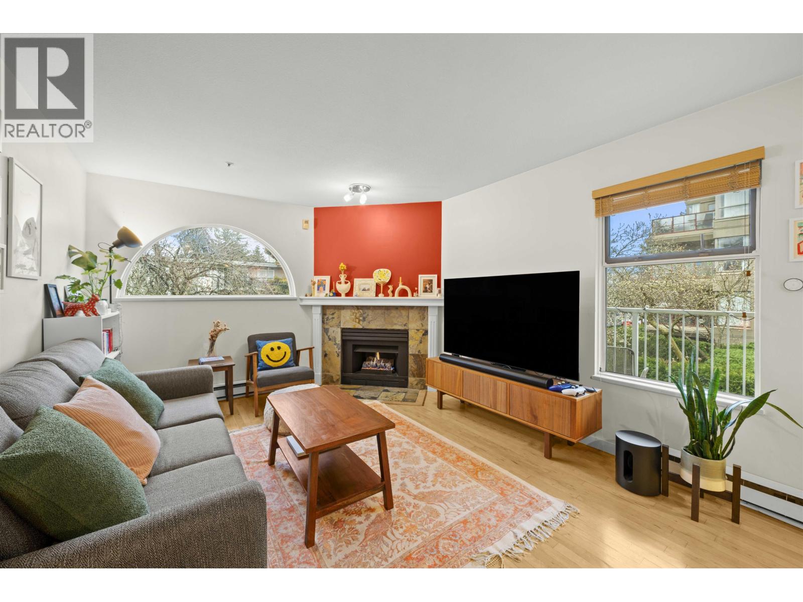 201 1868 W 8th Avenue, Vancouver, British Columbia  V6J 5G3 - Photo 3 - R3046578