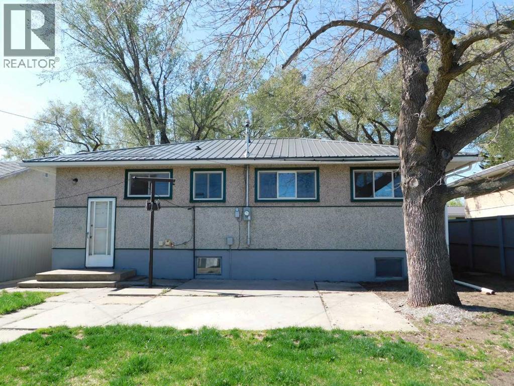 Property at 68 Spruce Avenue W image 3