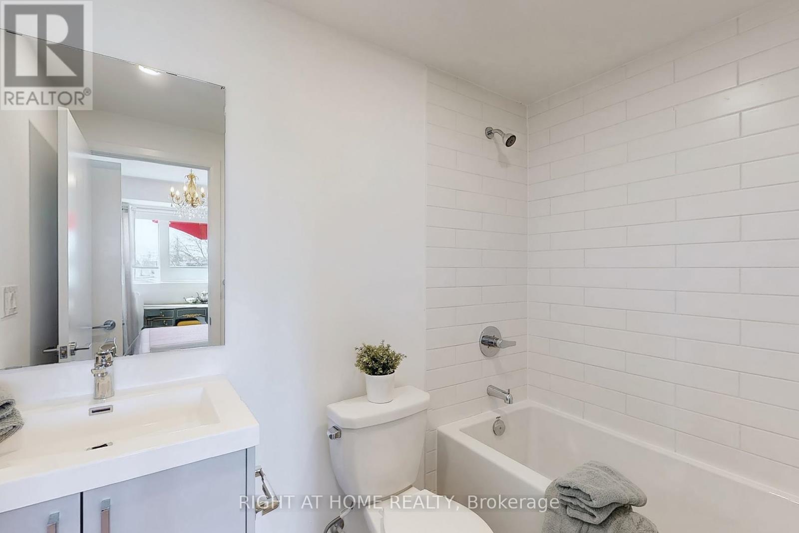 202 - 385 Osler Street, Toronto, Ontario  M6N 2Z4 - Photo 13 - W12395947