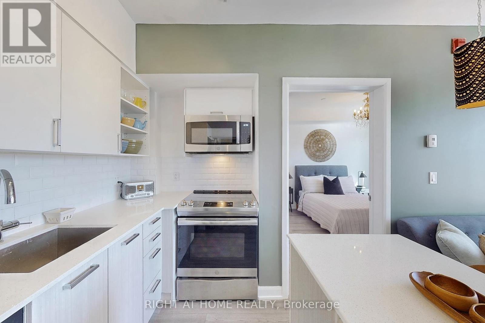 202 - 385 Osler Street, Toronto, Ontario  M6N 2Z4 - Photo 6 - W12395947