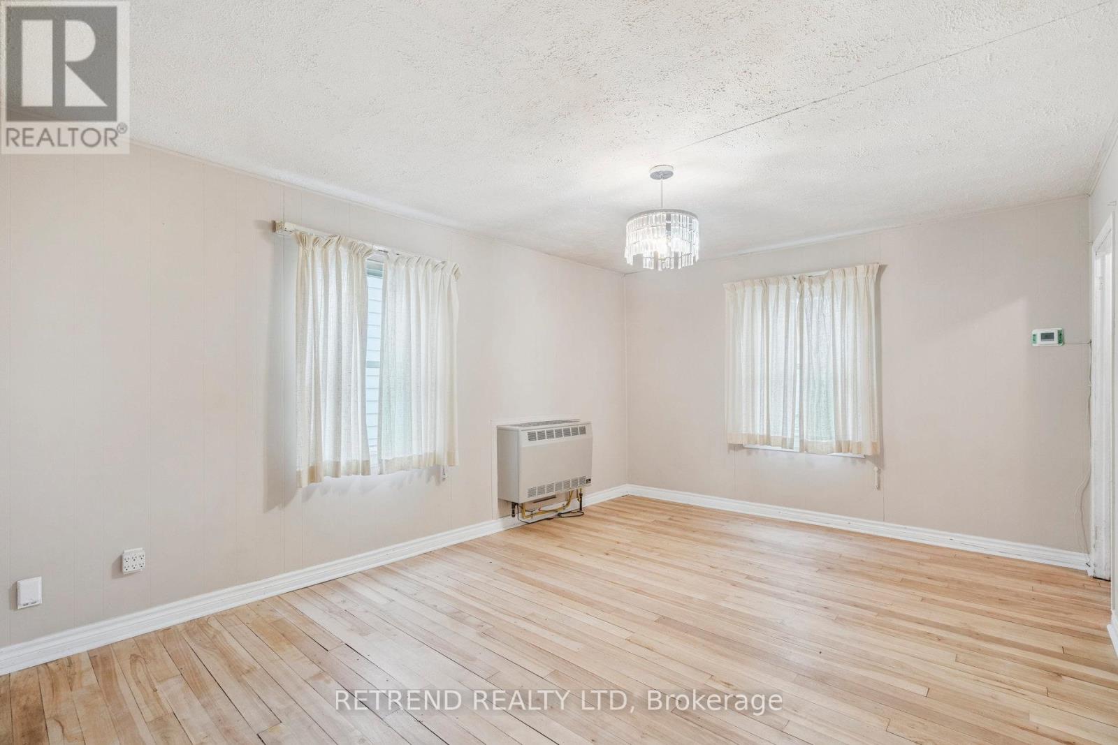 78 Eighth Avenue, Brantford, Ontario  L4X 2R6 - Photo 13 - X12395950