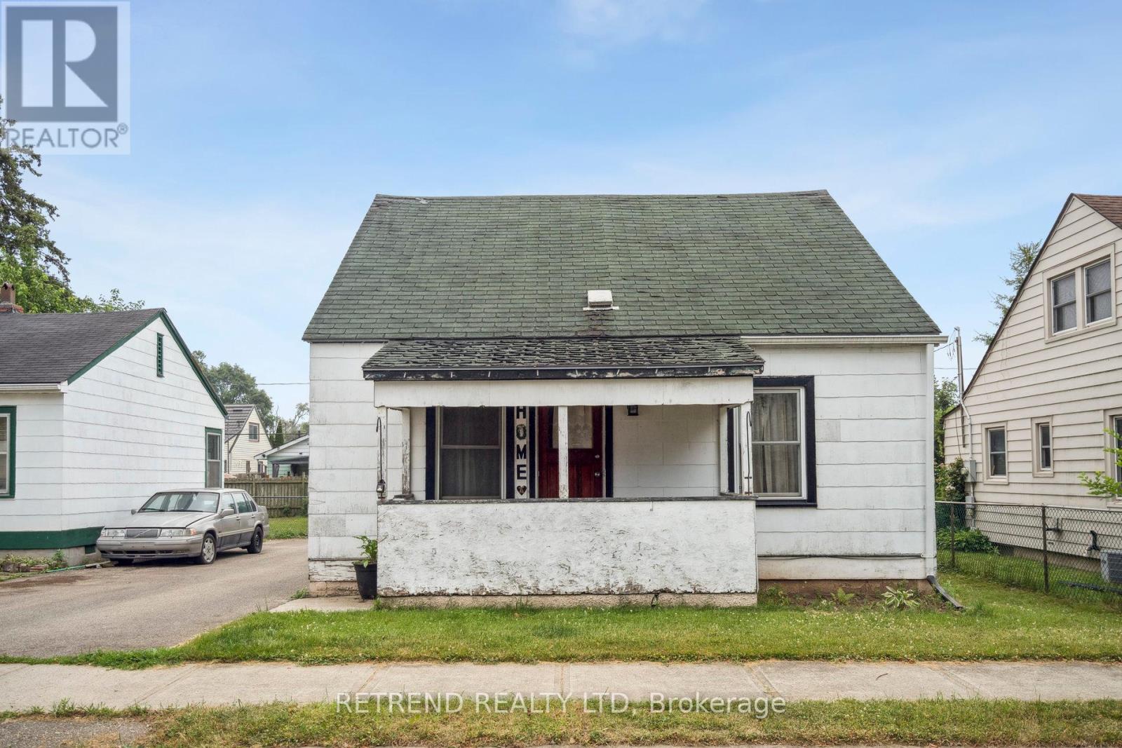 78 Eighth Avenue, Brantford, Ontario  L4X 2R6 - Photo 2 - X12395950