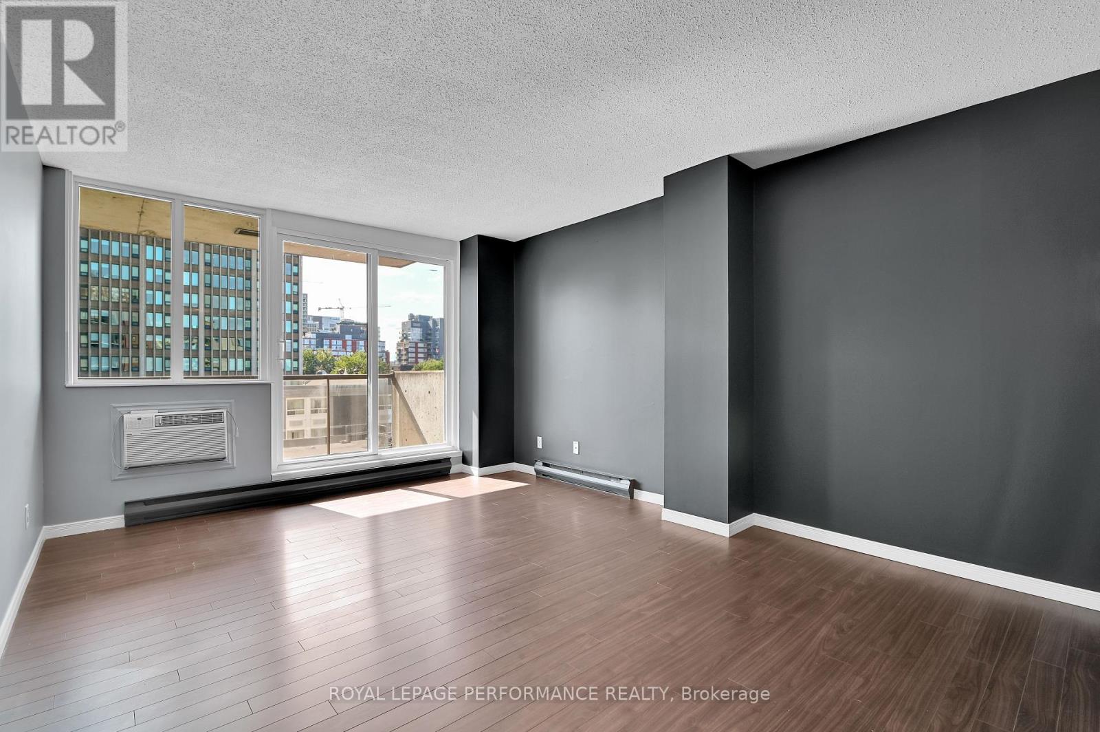 501 - 154 Nelson Street, Ottawa, Ontario  K1N 7R5 - Photo 10 - X12395970