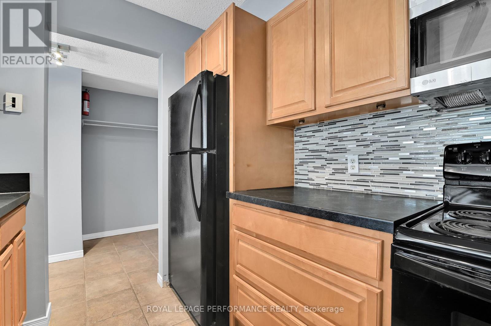 501 - 154 Nelson Street, Ottawa, Ontario  K1N 7R5 - Photo 6 - X12395970