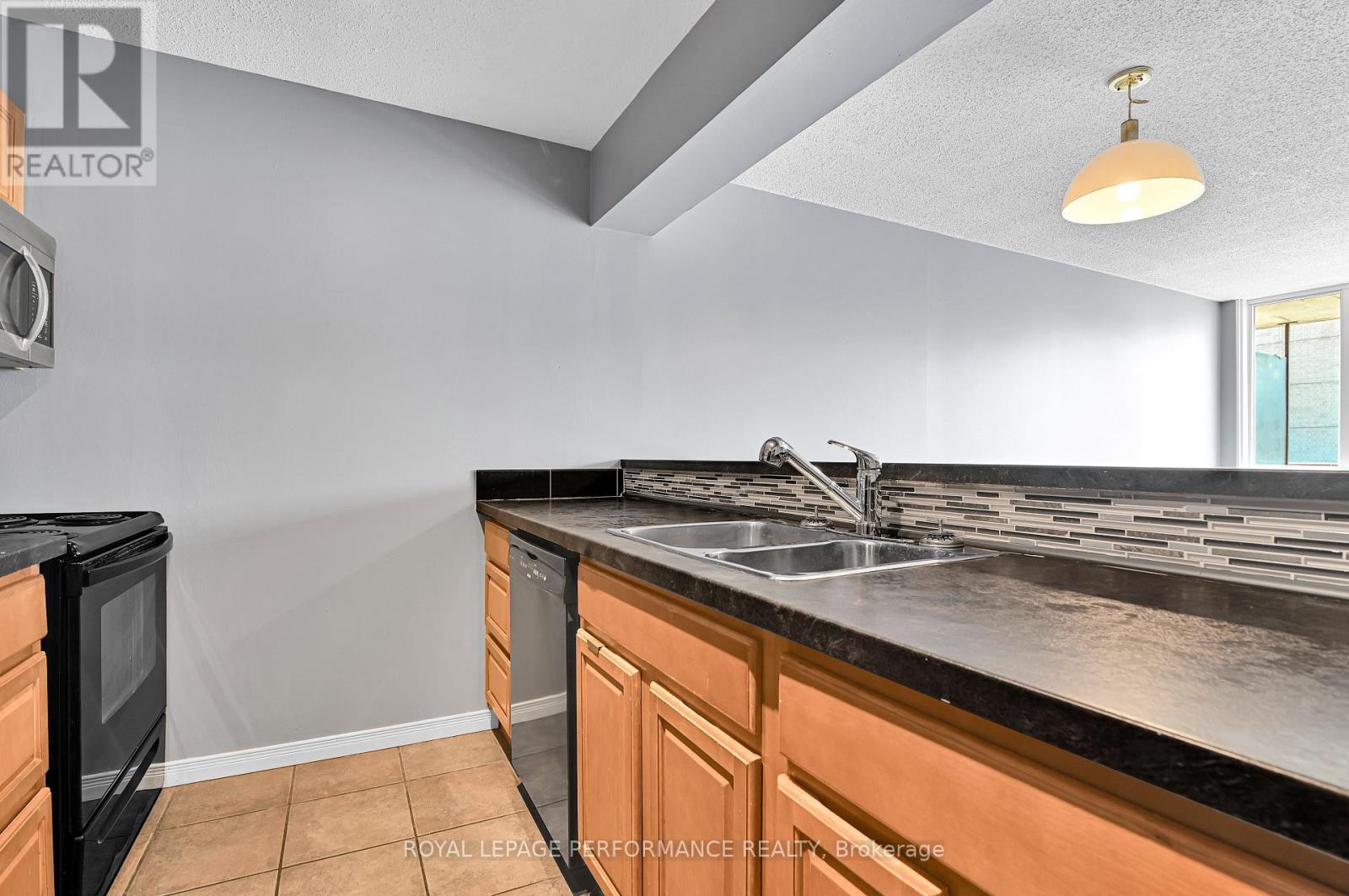 501 - 154 Nelson Street, Ottawa, Ontario  K1N 7R5 - Photo 7 - X12395970