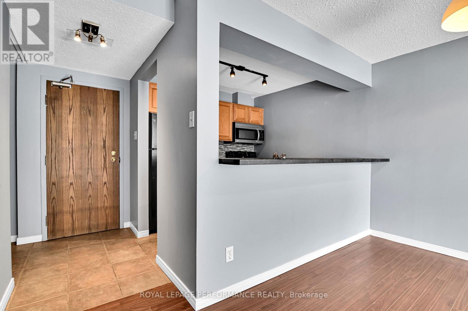 501 - 154 Nelson Street, Ottawa, Ontario  K1N 7R5 - Photo 9 - X12395970