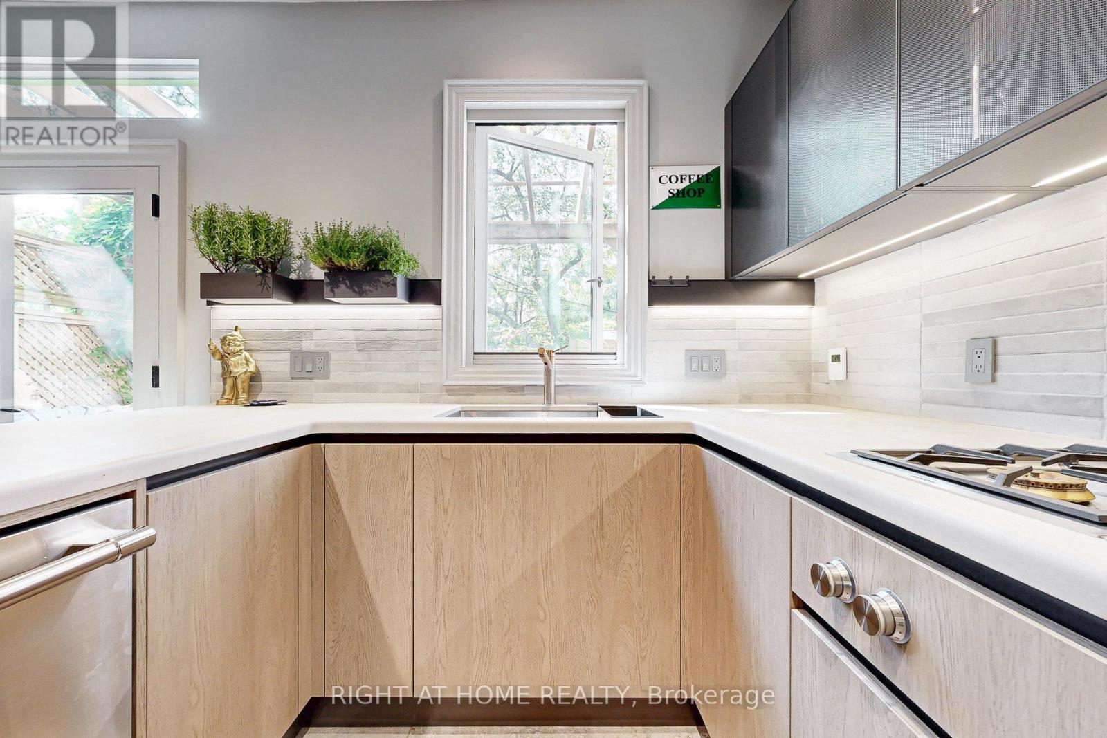 440 Sackville Street, Toronto, Ontario  M4X 1T2 - Photo 18 - C12395986