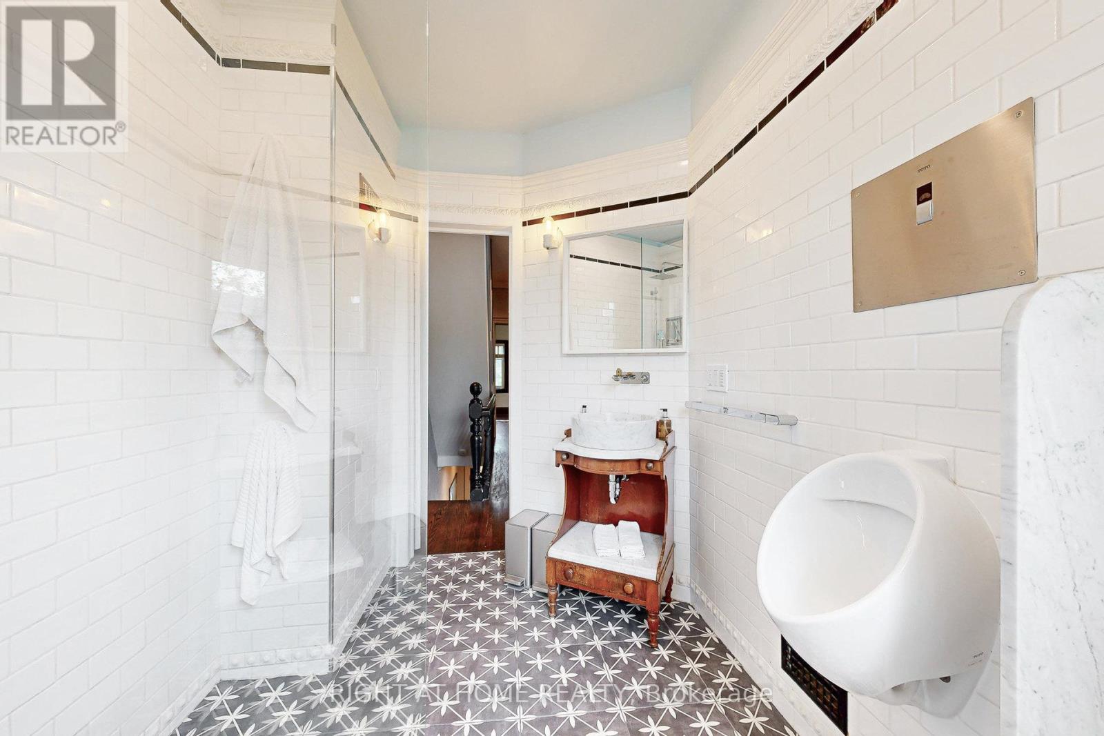 440 Sackville Street, Toronto, Ontario  M4X 1T2 - Photo 22 - C12395986