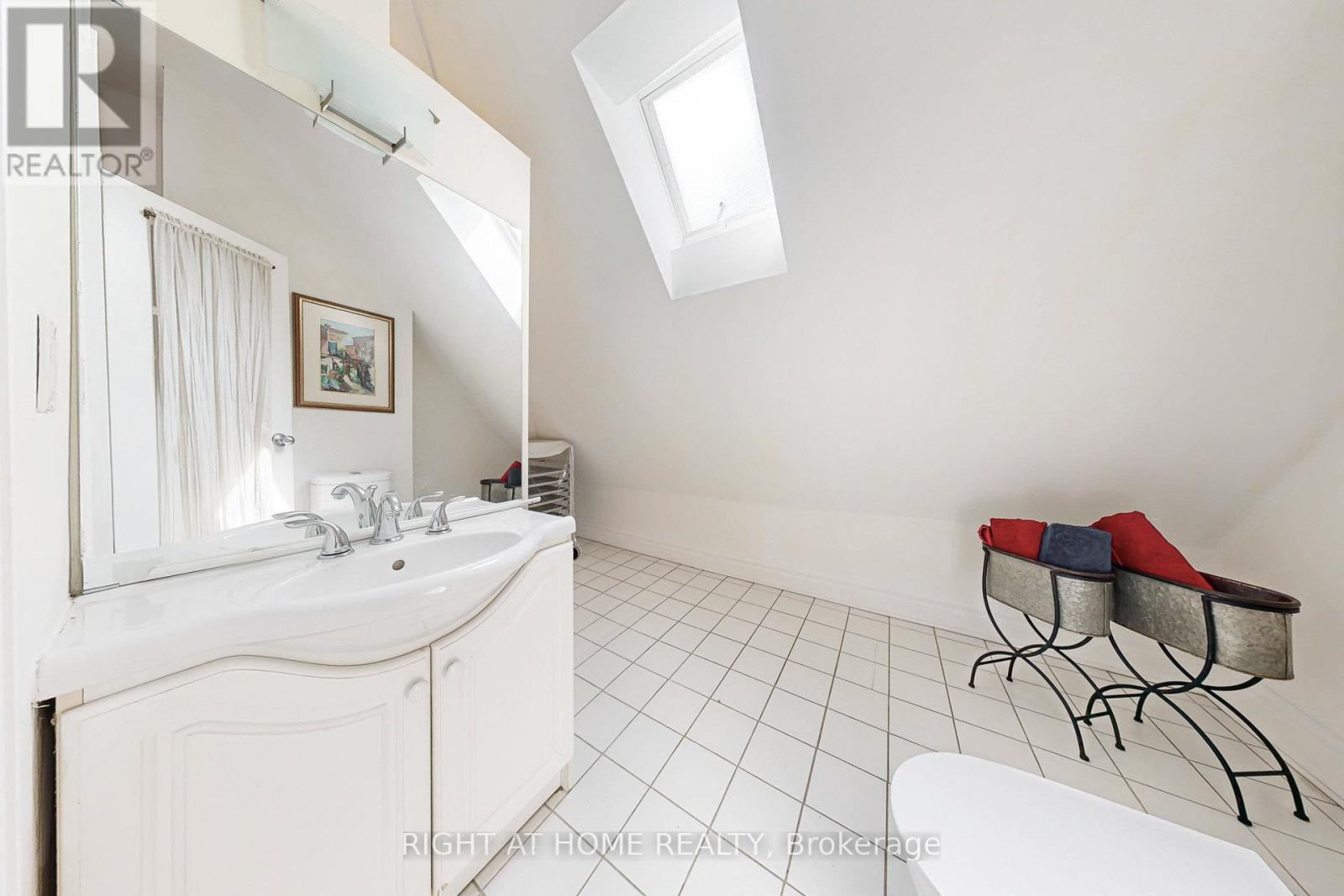 440 Sackville Street, Toronto, Ontario  M4X 1T2 - Photo 33 - C12395986