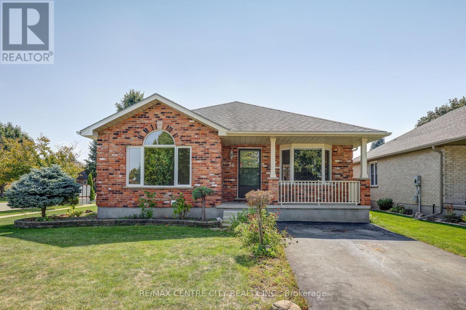 26 Sifton Drive, St. Thomas, Ontario  N5R 6C7 - Photo 1 - X12395603