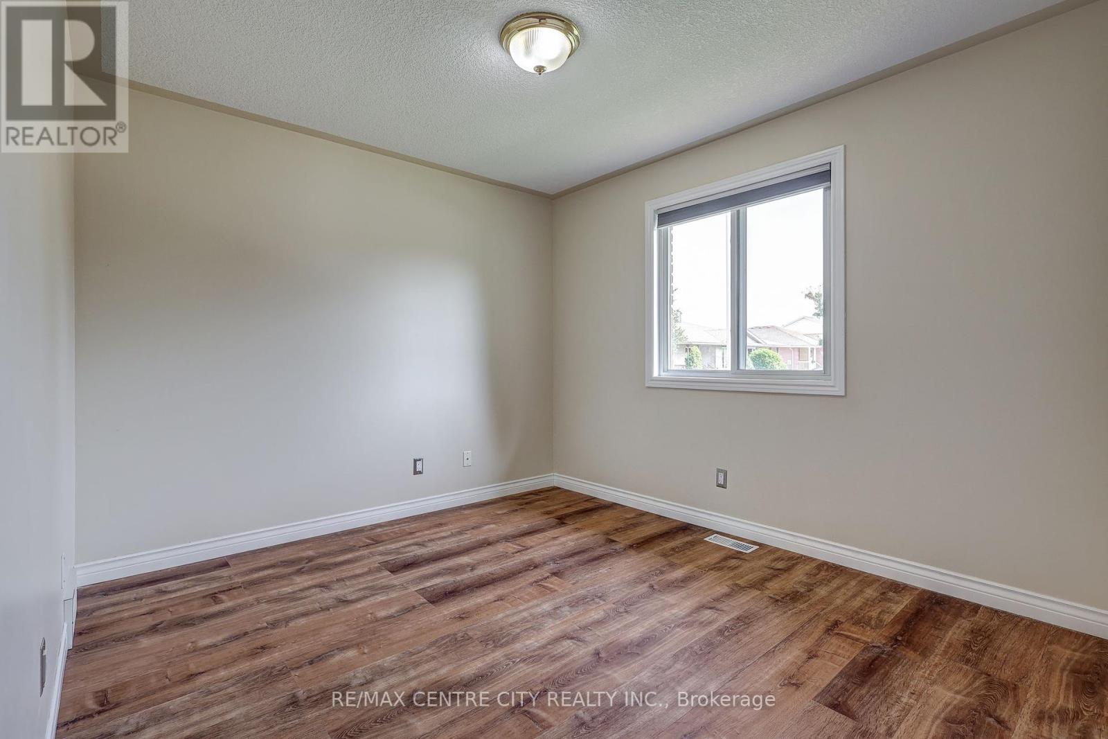 26 Sifton Drive, St. Thomas, Ontario  N5R 6C7 - Photo 21 - X12395603