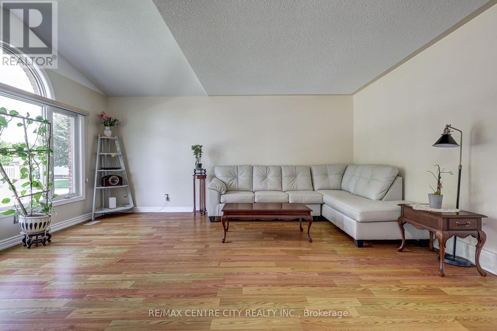 26 Sifton Drive, St. Thomas, Ontario  N5R 6C7 - Photo 11 - X12395603