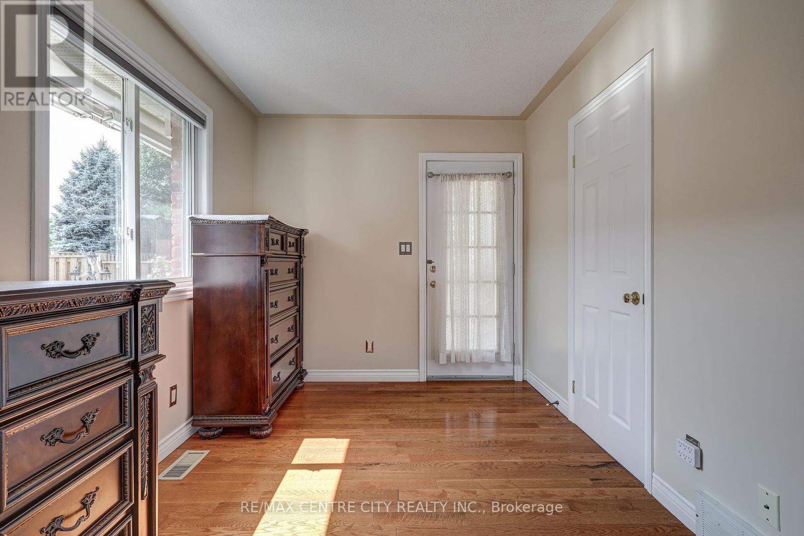26 Sifton Drive, St. Thomas, Ontario  N5R 6C7 - Photo 15 - X12395603
